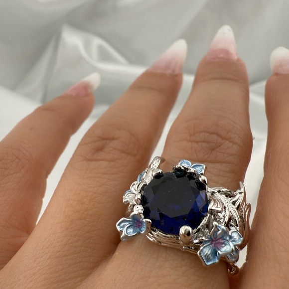 Vintage Silver Floral Ring with Blue Crystal Stone – Romantic Fairycore Jewelry - Picture 5 of 8